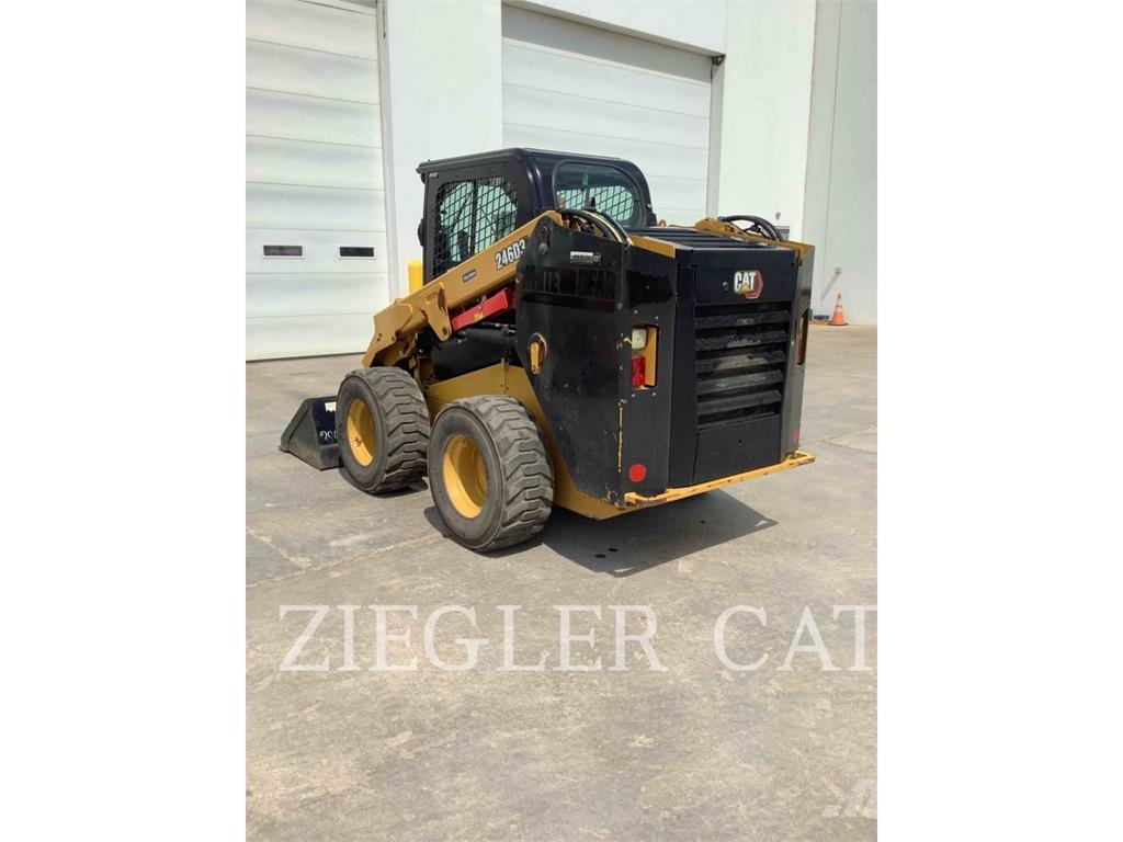 CAT 246D3 لوادر انزلاقية التوجيه