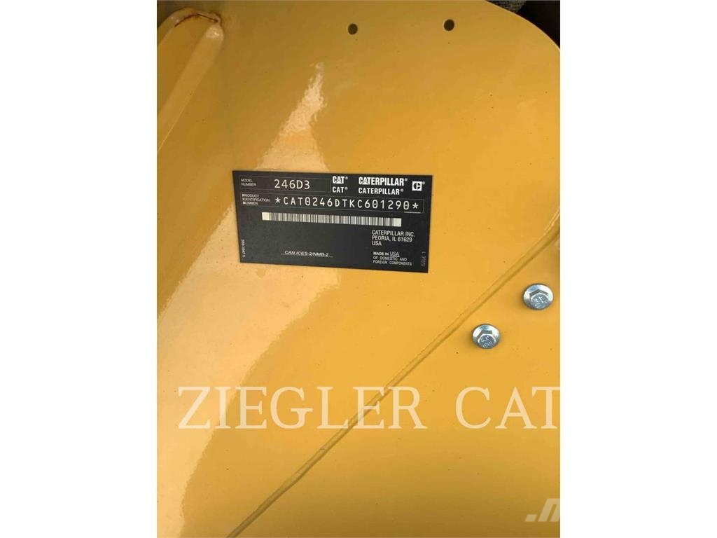 CAT 246D3 لوادر انزلاقية التوجيه