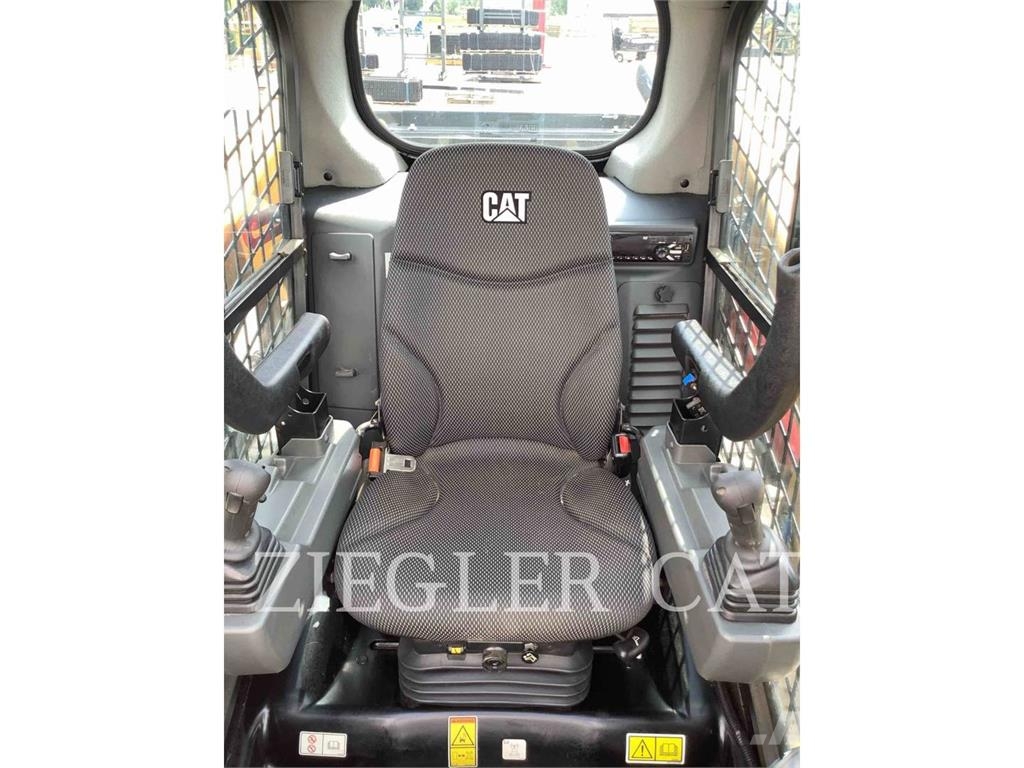 CAT 246D3 لوادر انزلاقية التوجيه