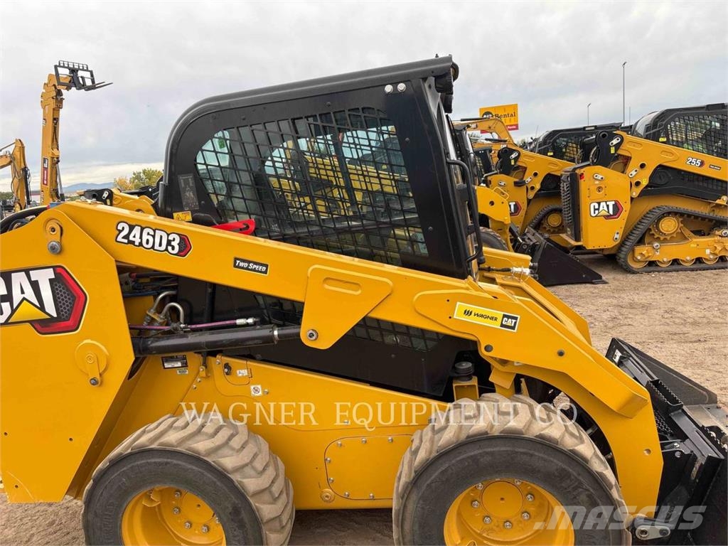 CAT 246D3 滑移轉向裝載機