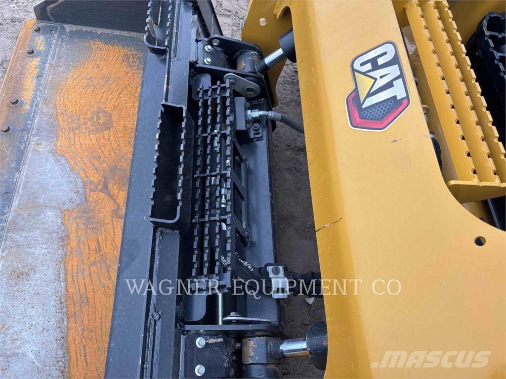CAT 246D3 滑移轉向裝載機