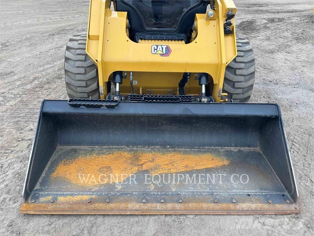 CAT 246D3 滑移轉向裝載機