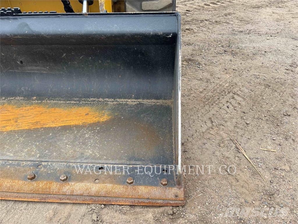 CAT 246D3 滑移轉向裝載機