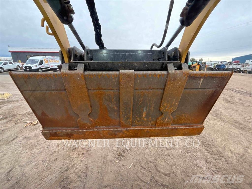CAT 246D3 滑移轉向裝載機