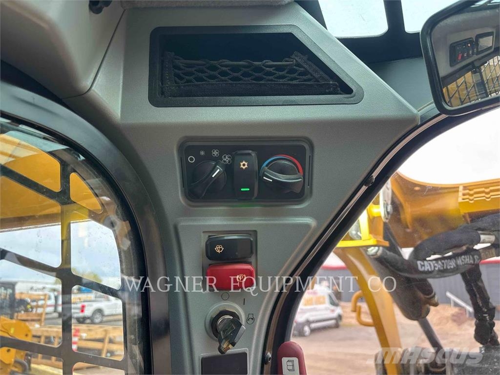 CAT 246D3 滑移轉向裝載機