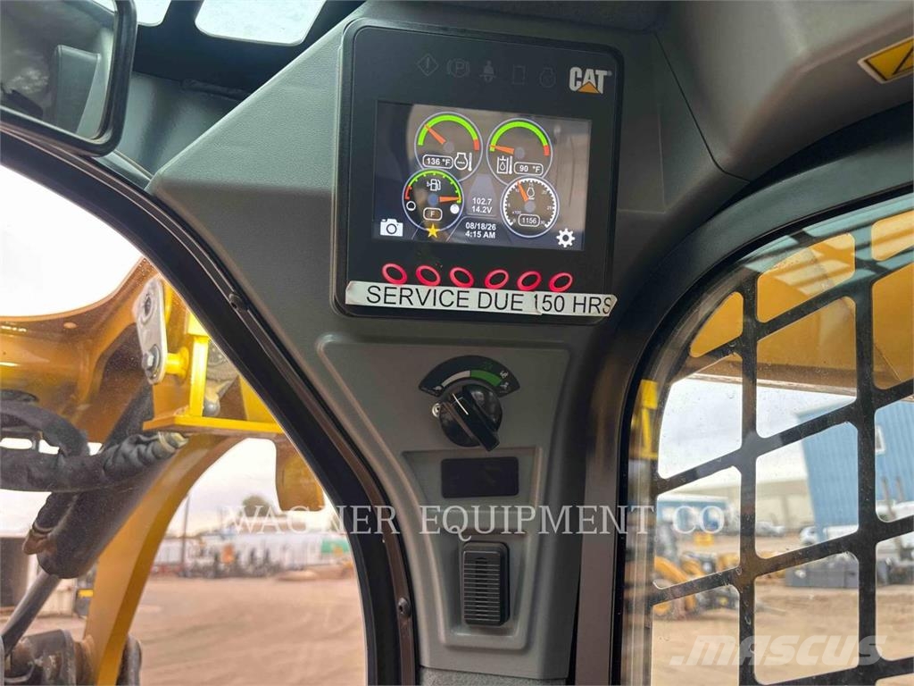 CAT 246D3 滑移轉向裝載機