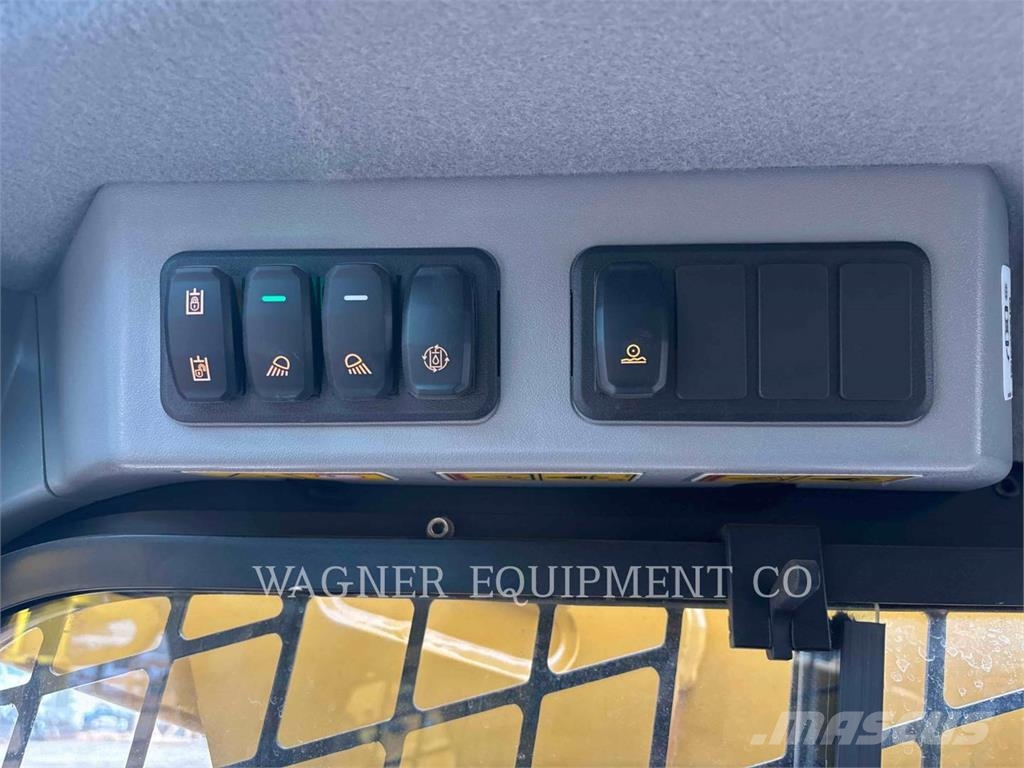 CAT 246D3 滑移轉向裝載機
