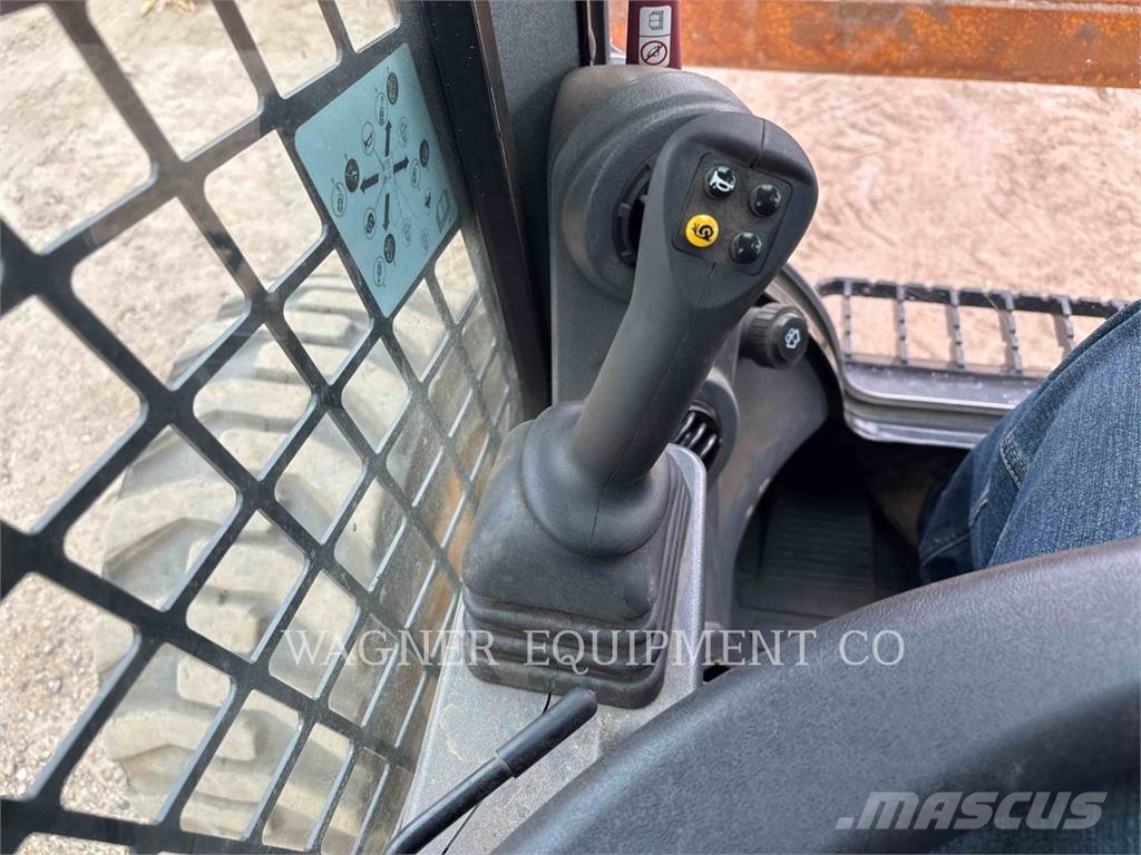CAT 246D3 滑移轉向裝載機