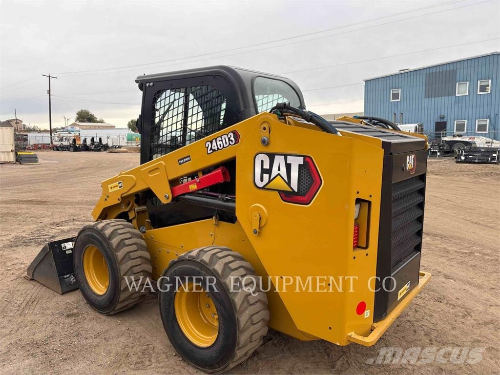 CAT 246D3 滑移轉向裝載機