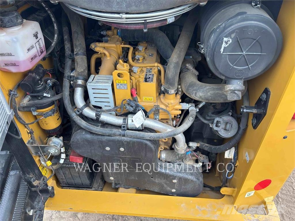 CAT 246D3 滑移轉向裝載機