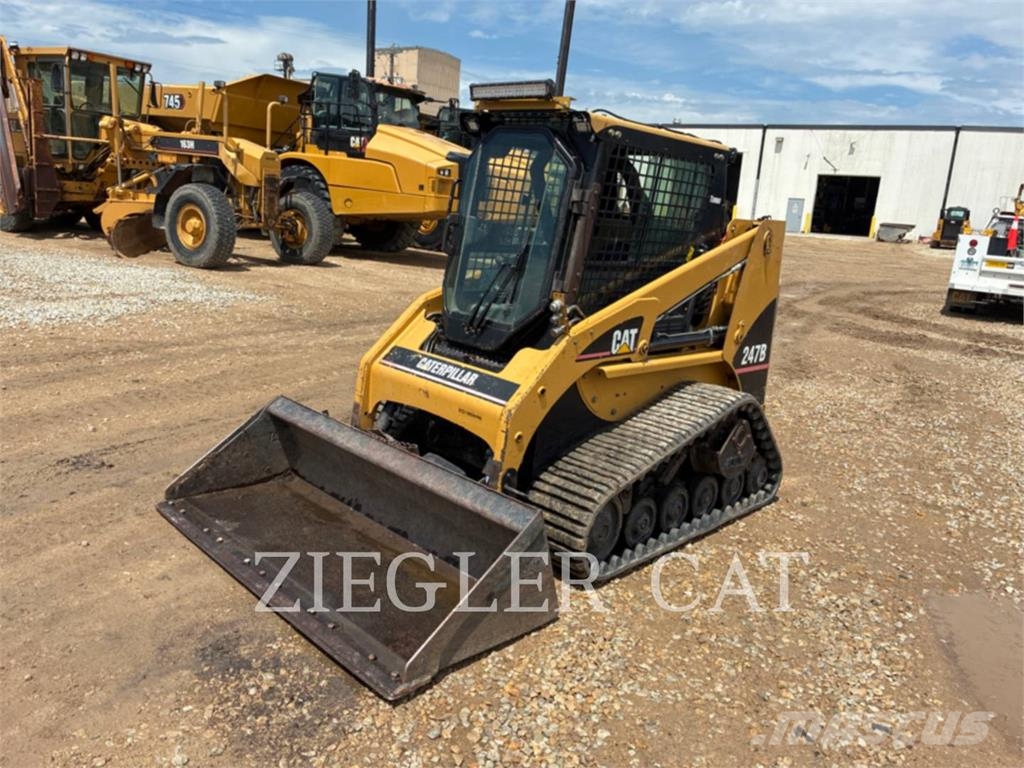 CAT 247B لوادر زحافة
