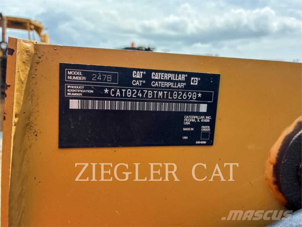 CAT 247B لوادر زحافة