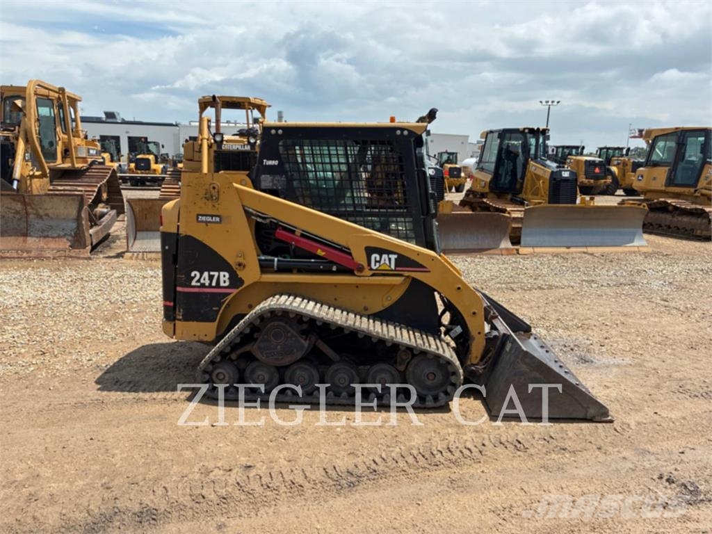 CAT 247B لوادر زحافة