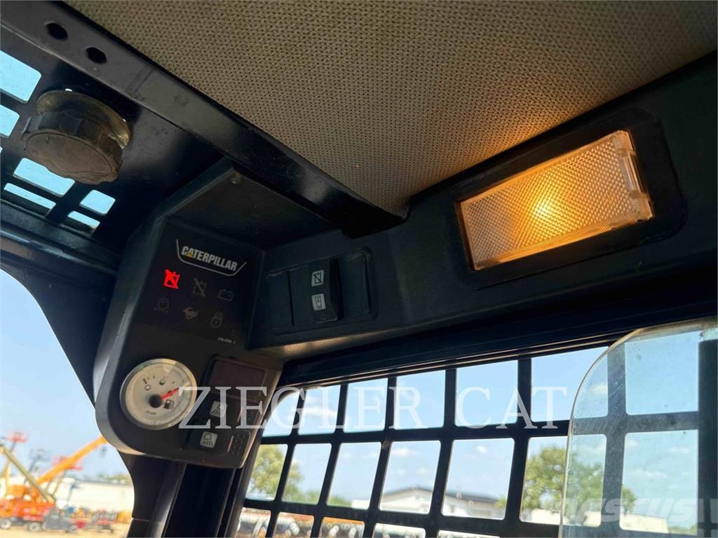 CAT 247B Rupsladers