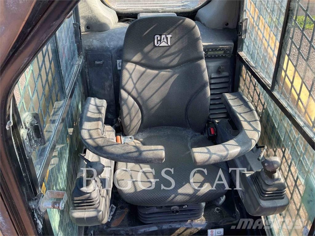 CAT 249D A لوادر انزلاقية التوجيه