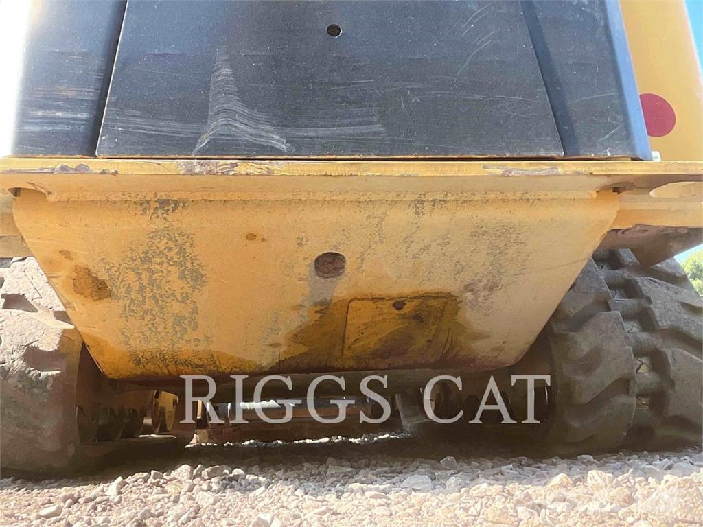 CAT 249D A لوادر انزلاقية التوجيه