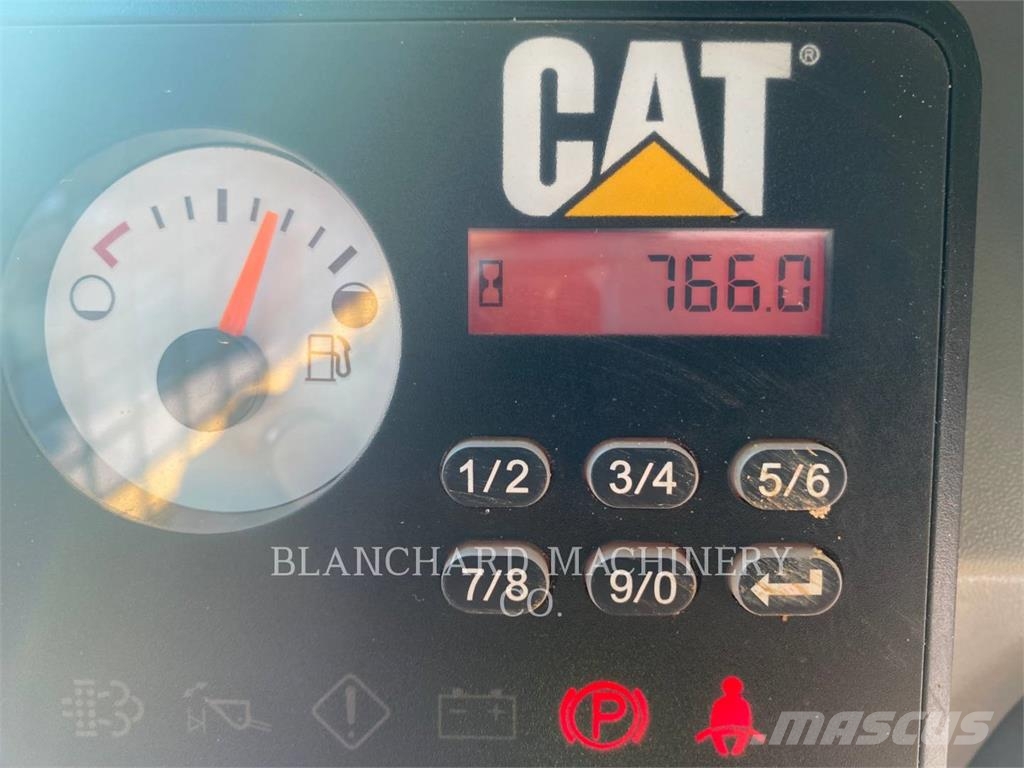 CAT 249D3 Pásové nakladače