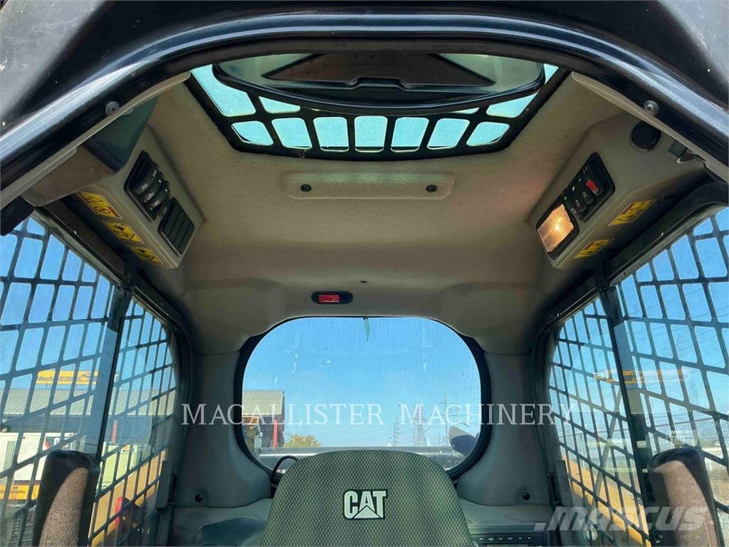 CAT 249D3 Lánctalpas homlokrakodók