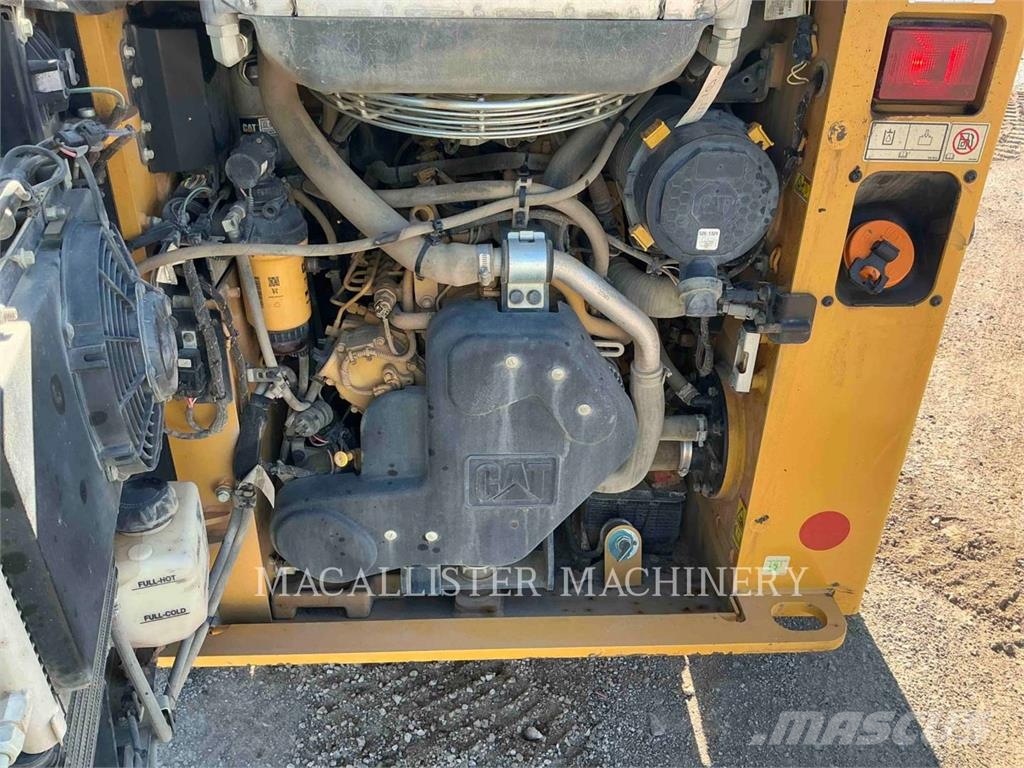 CAT 249D3 Lánctalpas homlokrakodók