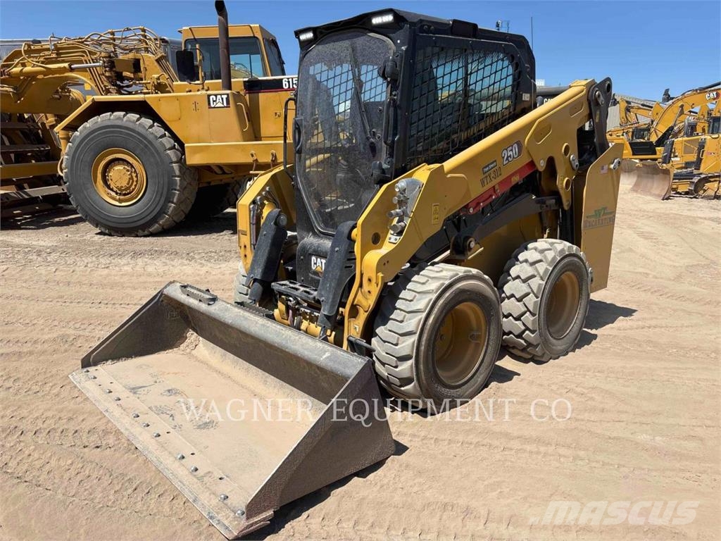 CAT 250 Lietoti riteņu kompaktiekrāvēji