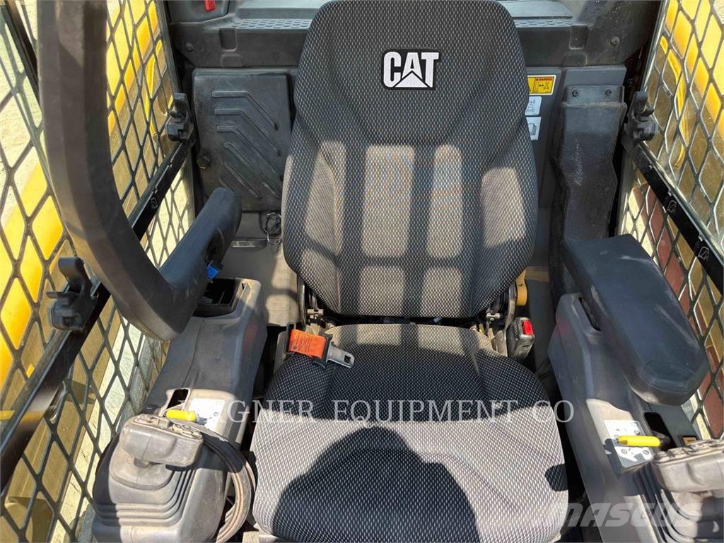 CAT 250 Lietoti riteņu kompaktiekrāvēji