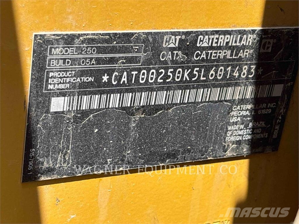 CAT 250 Lietoti riteņu kompaktiekrāvēji