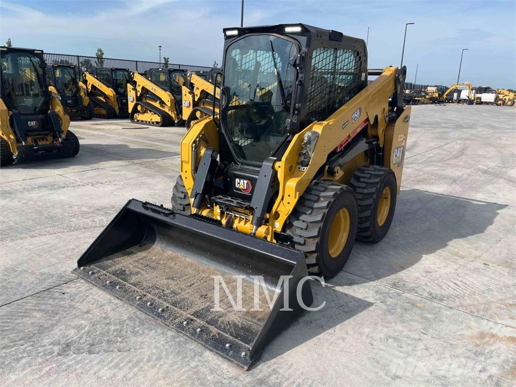 CAT 250 Liukuohjatut kuormaajat