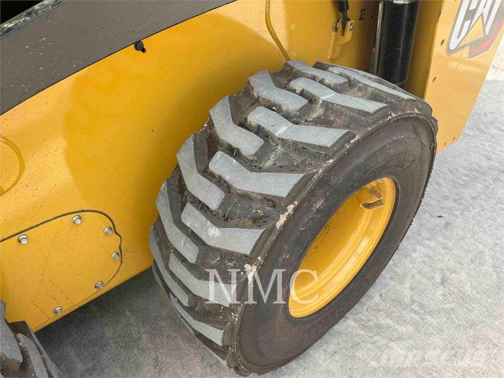CAT 250 Liukuohjatut kuormaajat
