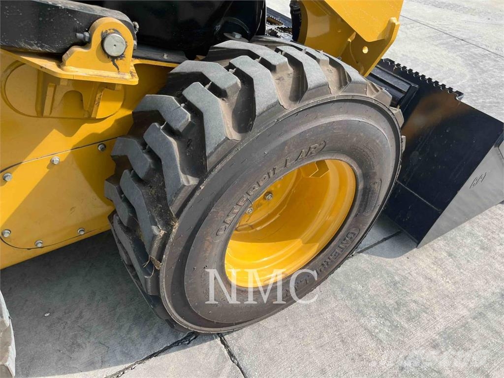 CAT 250 Liukuohjatut kuormaajat