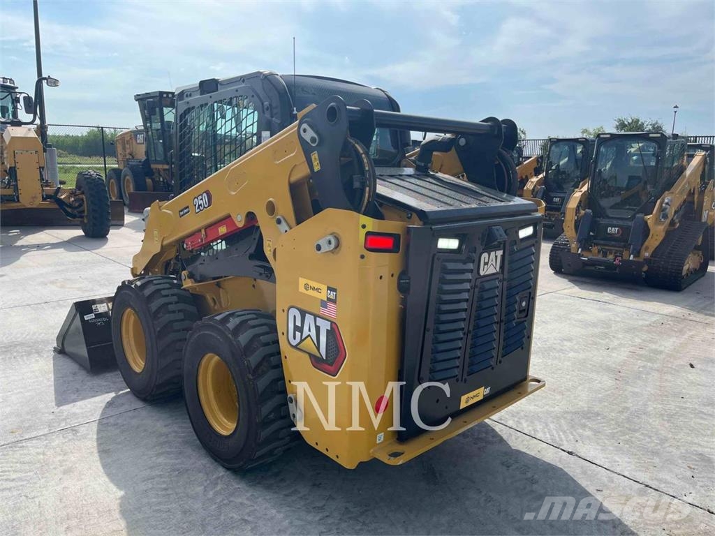 CAT 250 Liukuohjatut kuormaajat