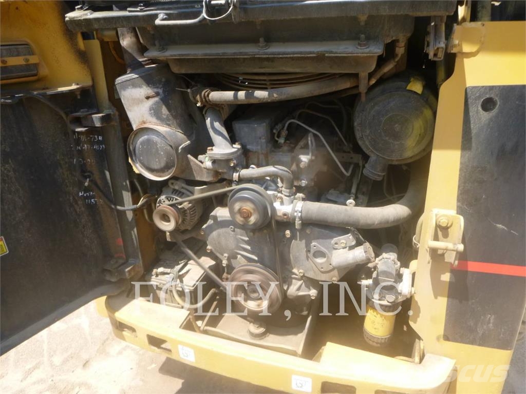 CAT 252B لوادر انزلاقية التوجيه