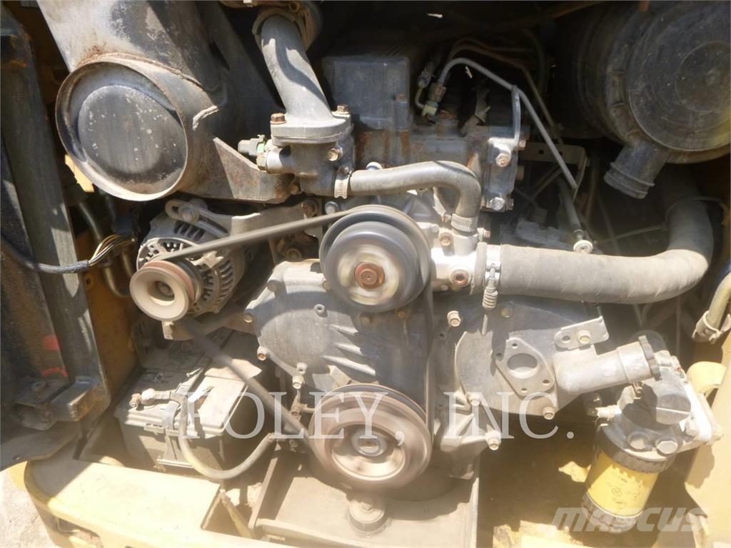CAT 252B لوادر انزلاقية التوجيه