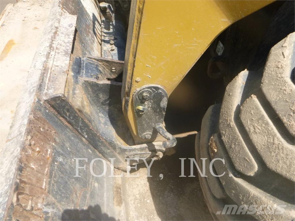 CAT 252B لوادر انزلاقية التوجيه