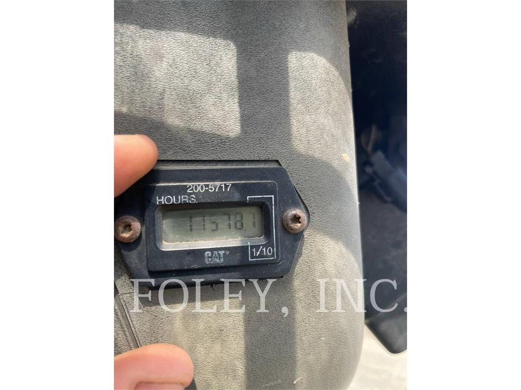 CAT 252B لوادر انزلاقية التوجيه