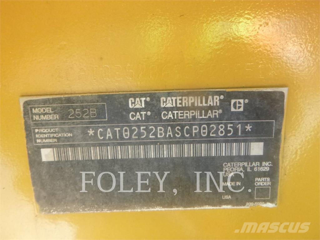 CAT 252B لوادر انزلاقية التوجيه