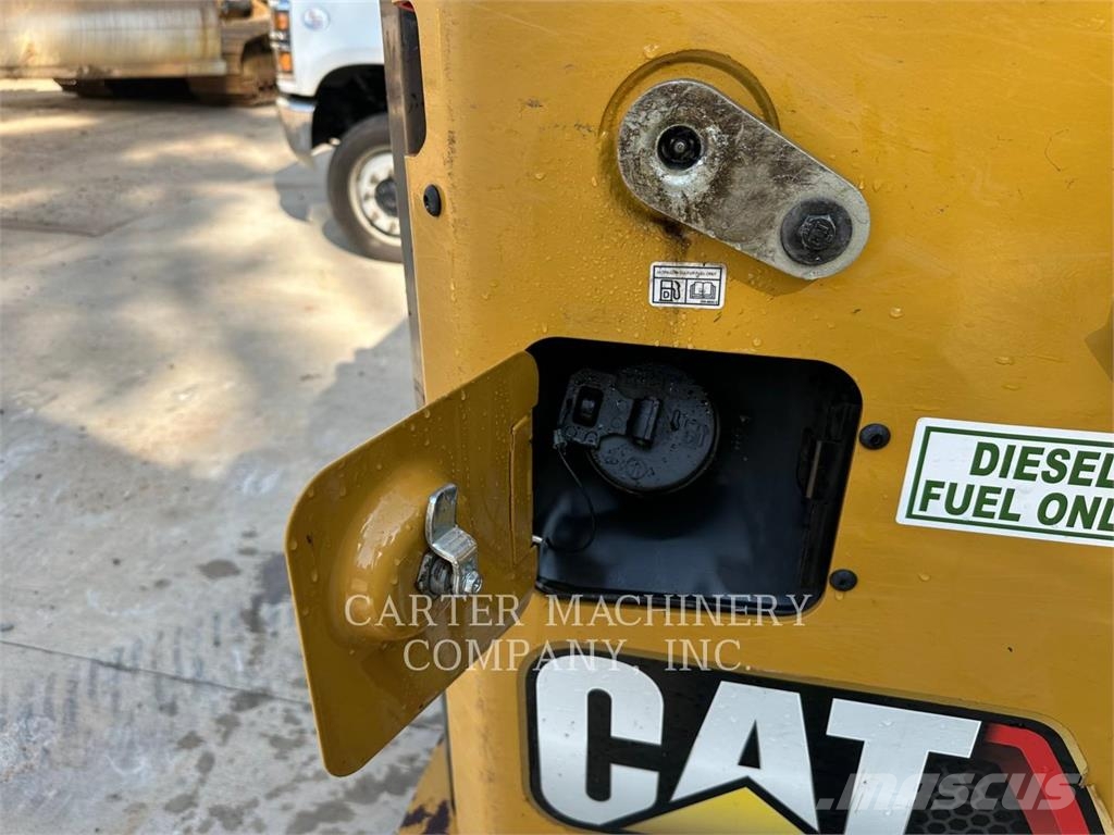 CAT 255 Šmykom riadené nakladače