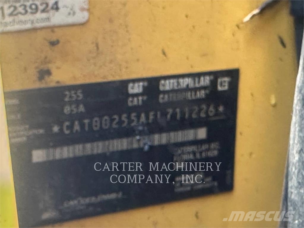 CAT 255 Šmykom riadené nakladače