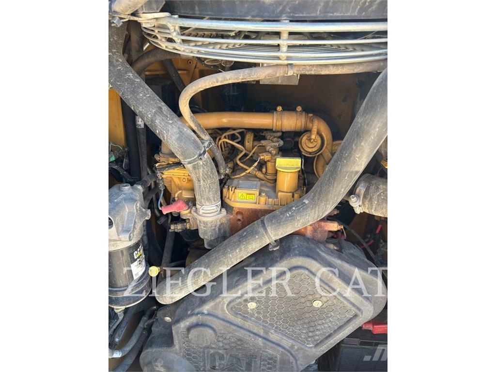 CAT 255 履带式装载机