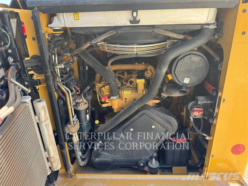 CAT 255-05 Crawler FEL's