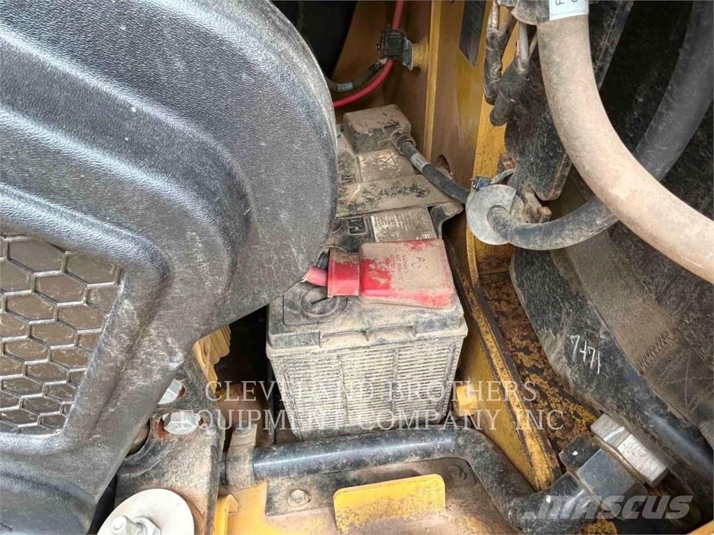 CAT 255-05 Crawler FEL's