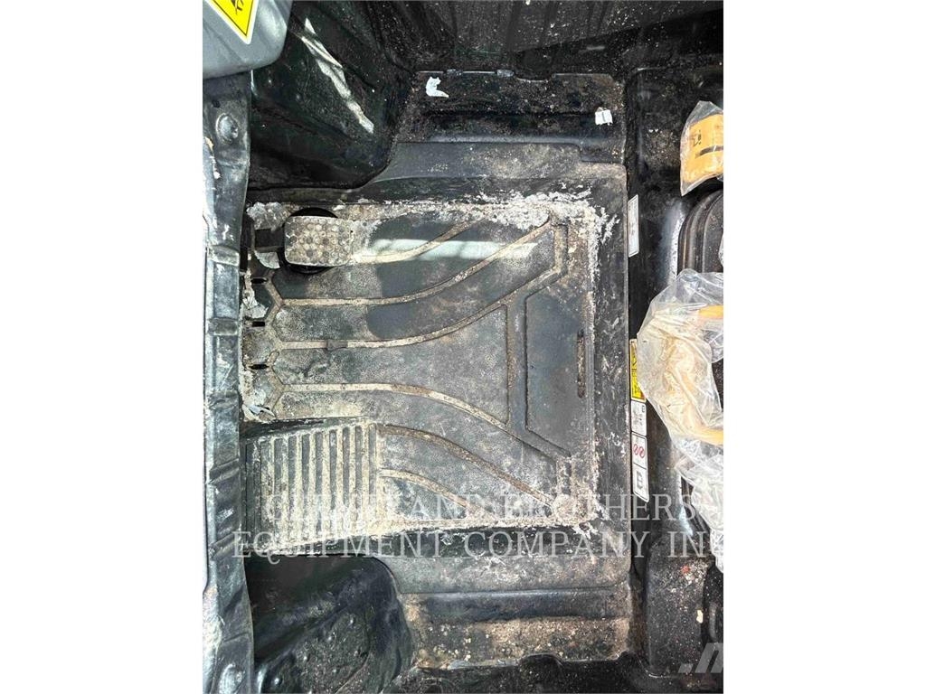 CAT 255-05 Crawler FEL's