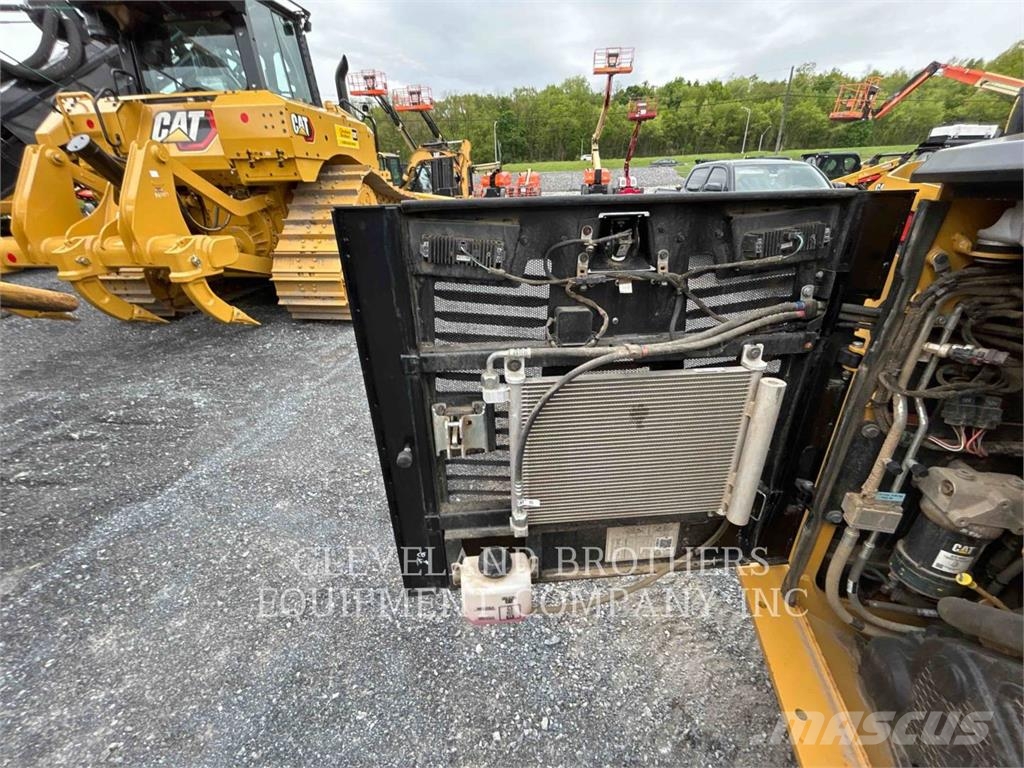 CAT 255-05 Crawler FEL's