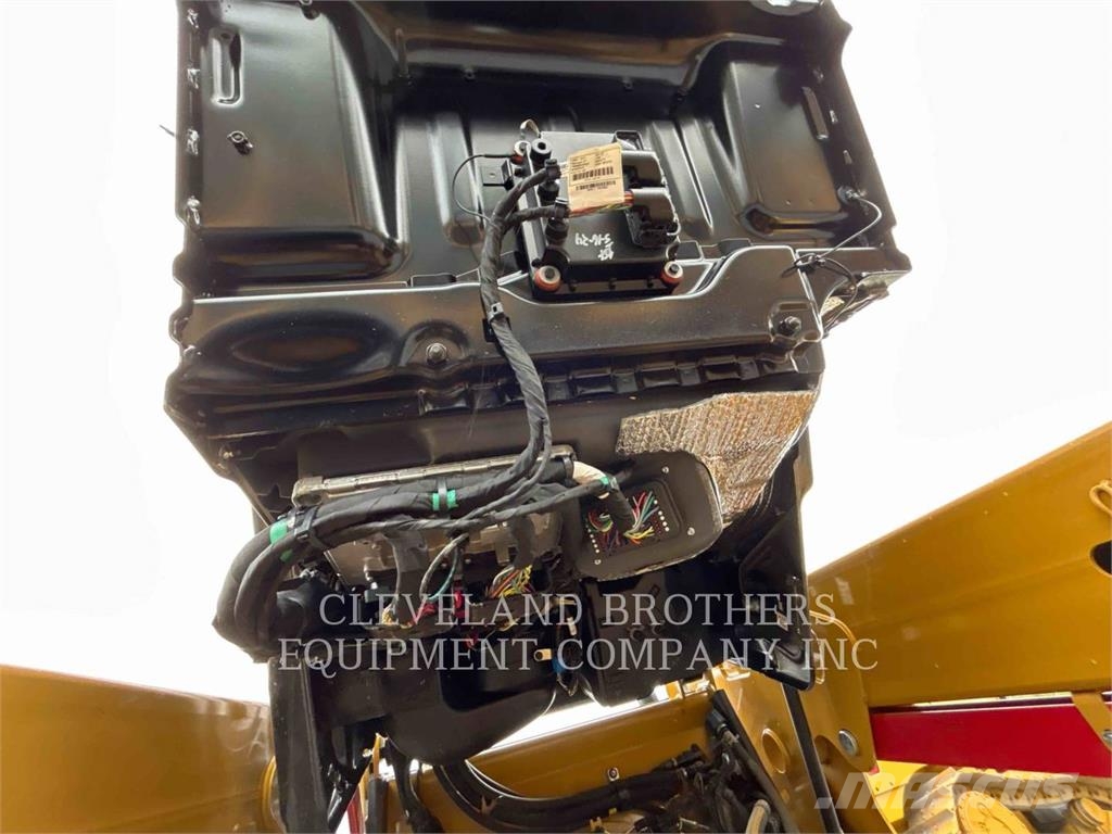 CAT 255-05 Crawler FEL's