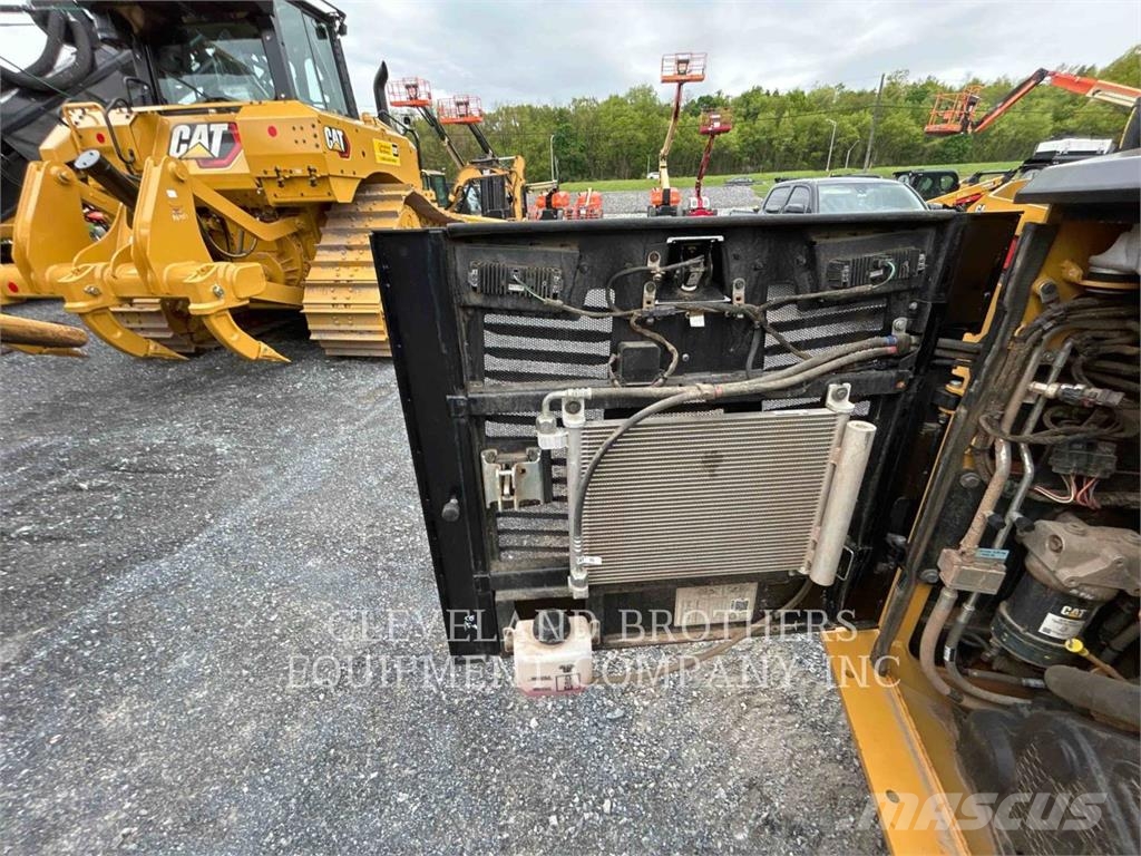 CAT 255-05 Crawler FEL's