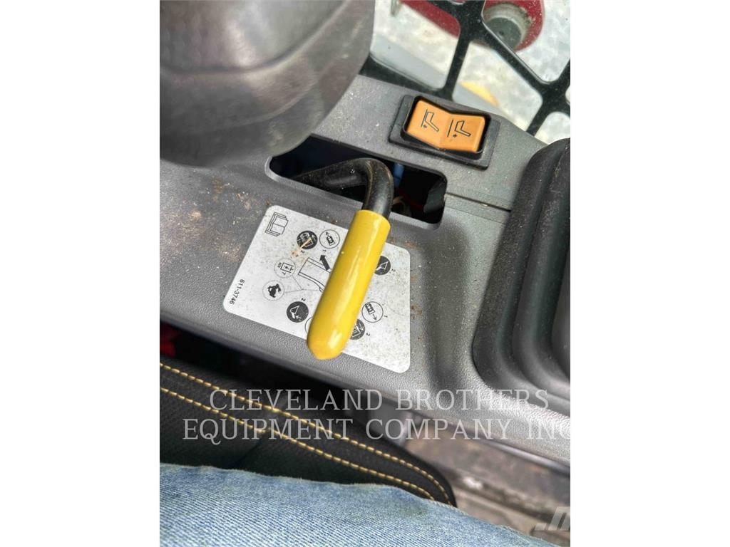 CAT 255-05 Crawler FEL's