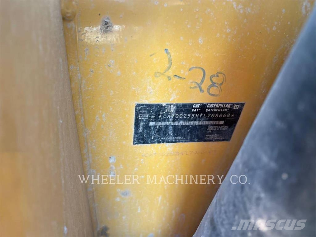 CAT 255 C3T4 Telakuormaajat
