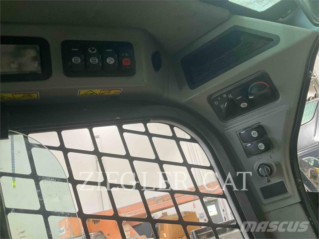 CAT 259D Lánctalpas homlokrakodók
