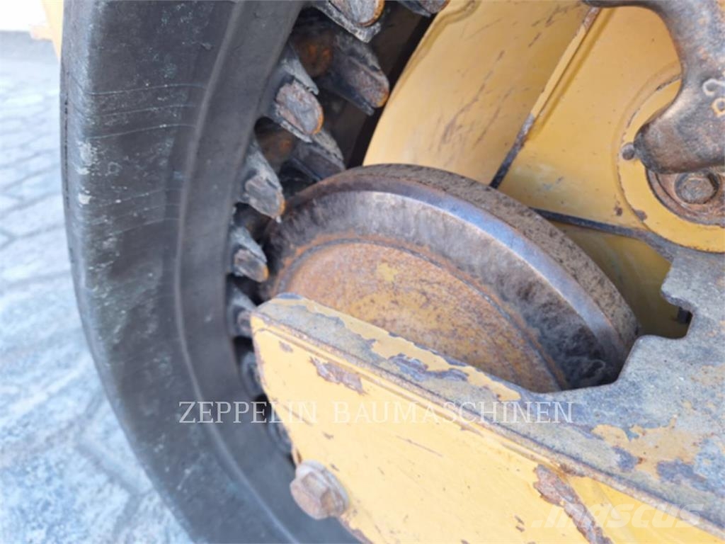 CAT 259D Lietoti riteņu kompaktiekrāvēji
