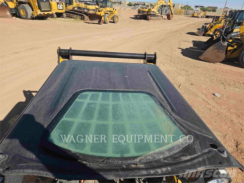 CAT 259D3 لوادر انزلاقية التوجيه