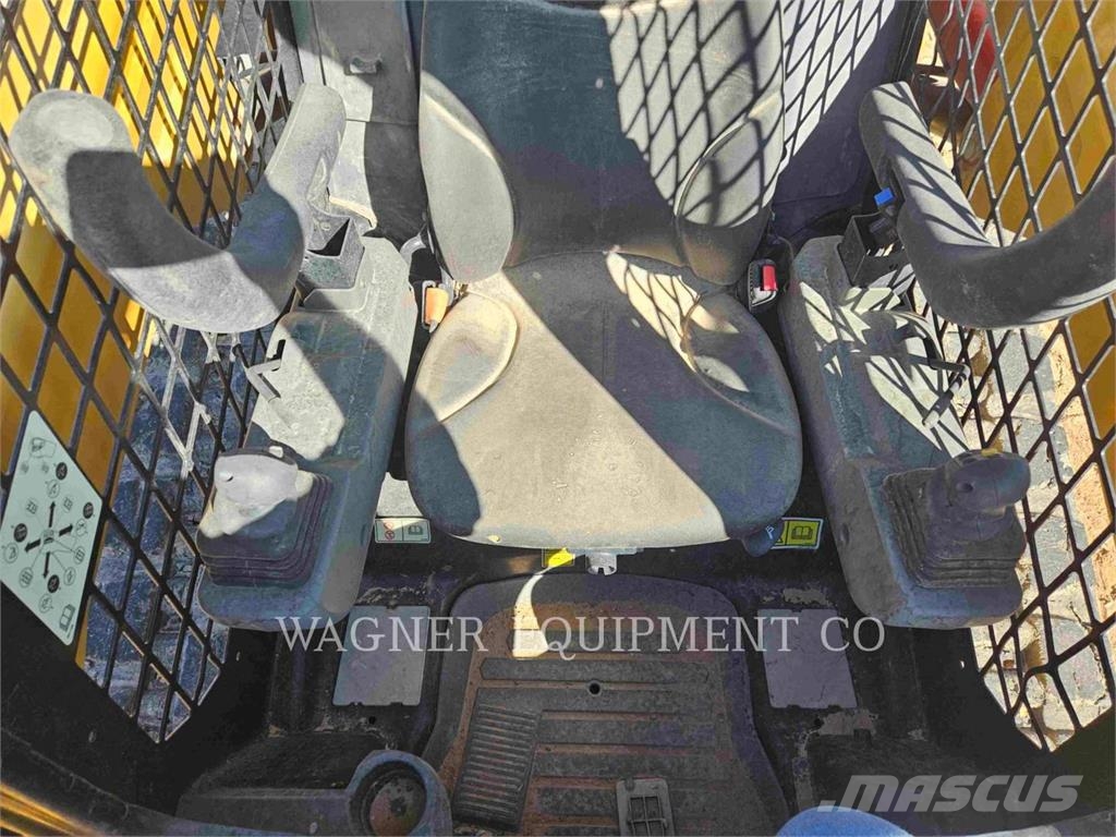 CAT 259D3 لوادر انزلاقية التوجيه
